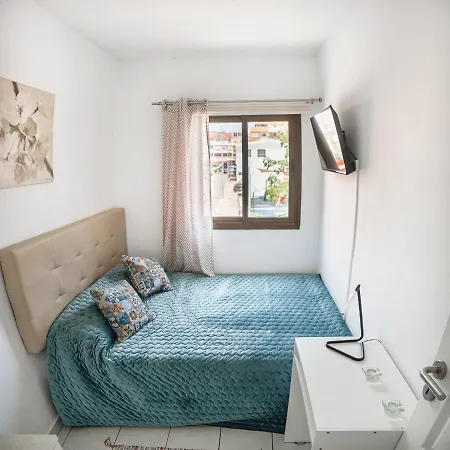 Spacious 3 Bedroom In Puerto De Santiago. Walk To The Beach. Fast Wifi, Netflix, Workstation. Apartament *